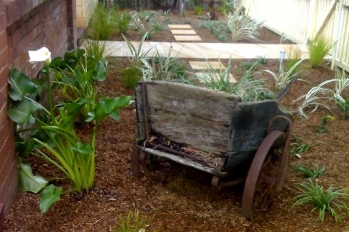 Garden Art Ideas by Birds Landscape Design & Management Pty Ltd