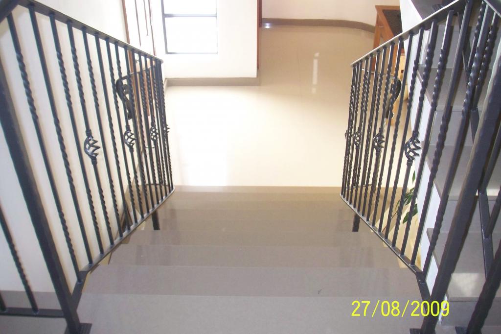 TILING STAIRWAY