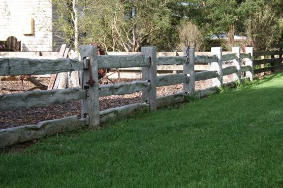 Fence Designs by Mulga Products Australia & Black Stump Pavers & Blocks