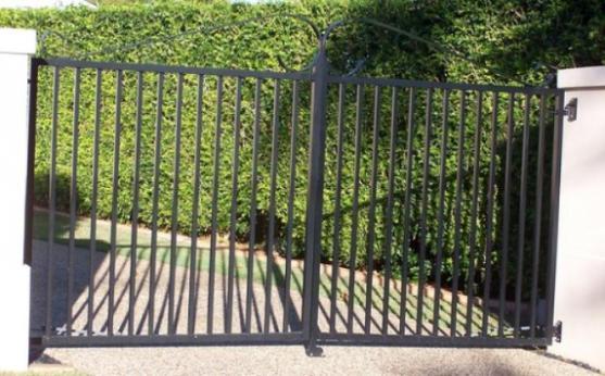 Swing gates