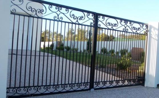 Swing gates