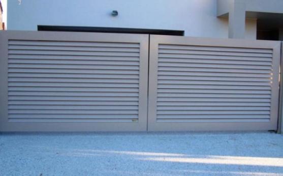 Swing gates