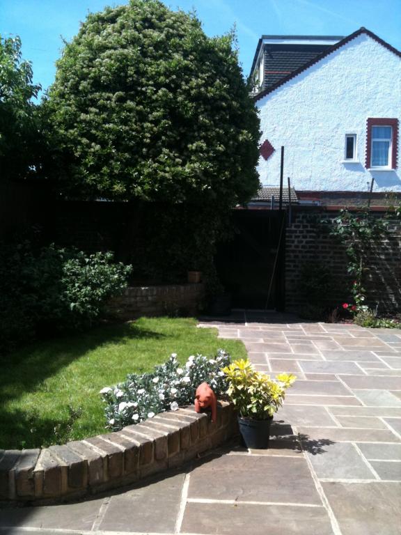 English Cottage Garden
