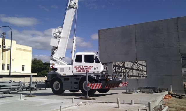 Hills And Valley Crane Hire