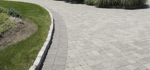 How much does it cost to pave a driveway?