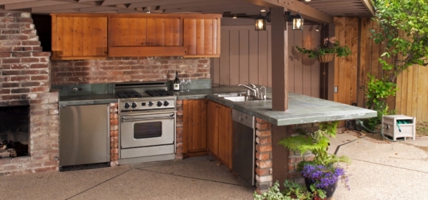 What You Need To Know About Outdoor Kitchens