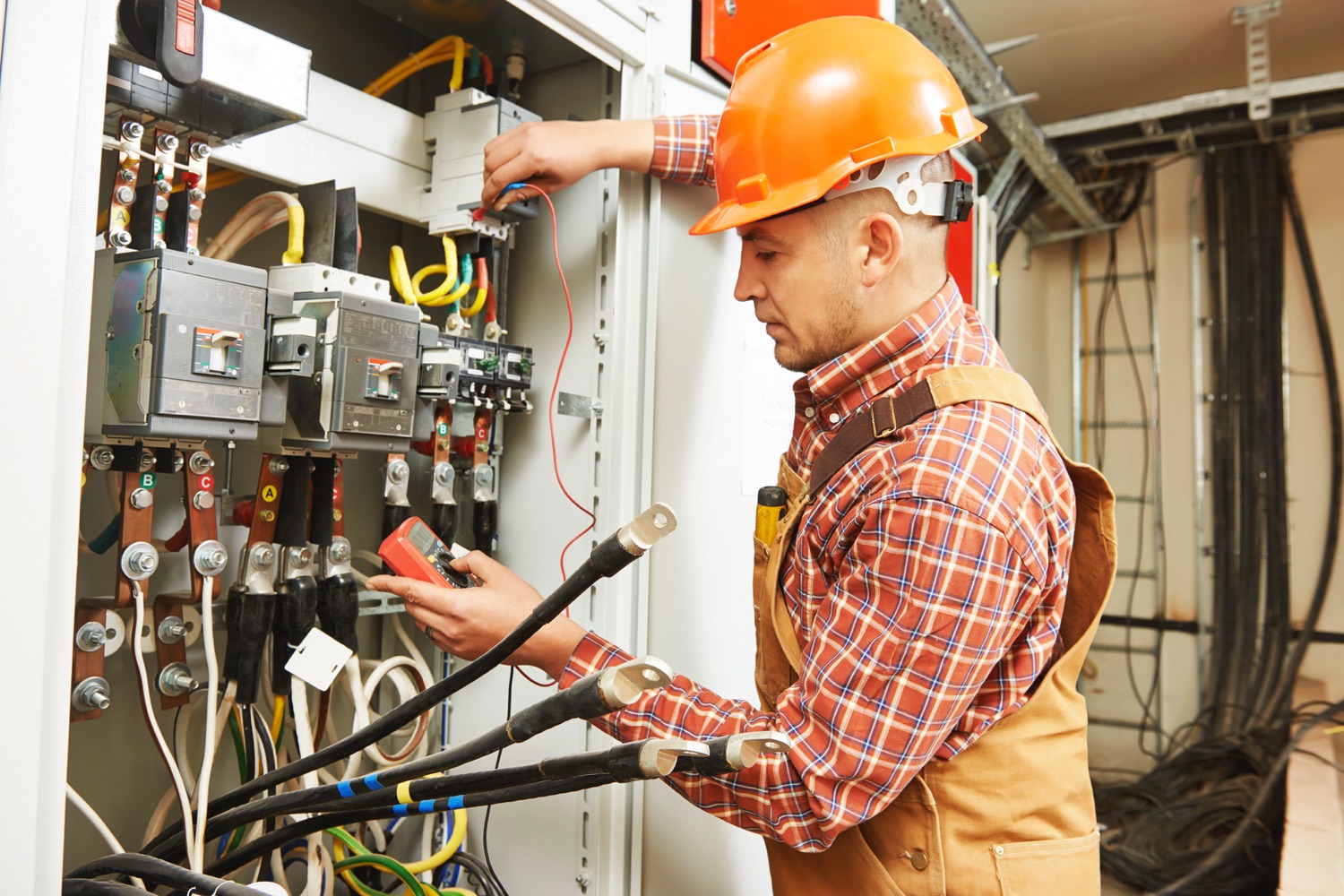 Best Local Electricians Near Me (3 Free Quotes)