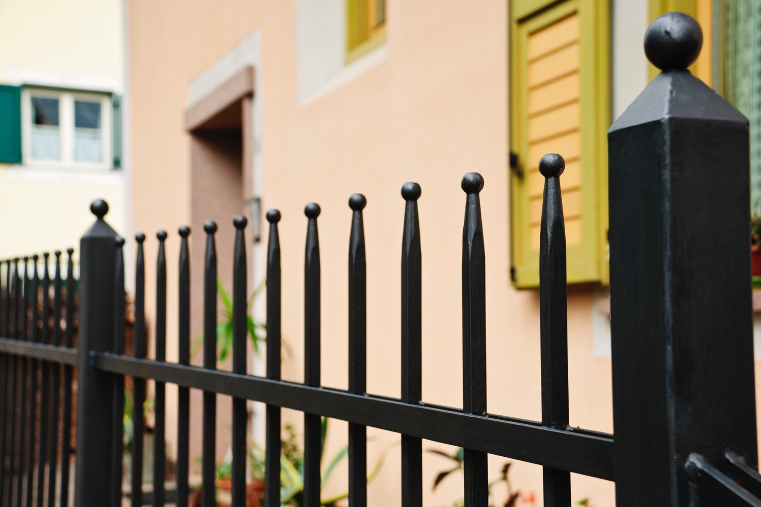 Best Local Fencing Contractors Near Me (3 Free Quotes)