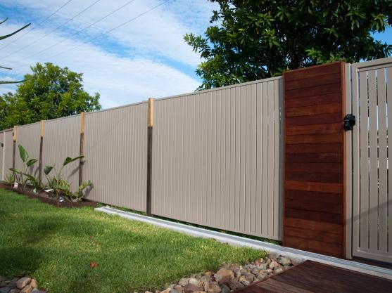 Colorbond Fencing Design Ideas - Get Inspired by photos of ...  Colorbond Fencing Desgins by Kawana Lattice