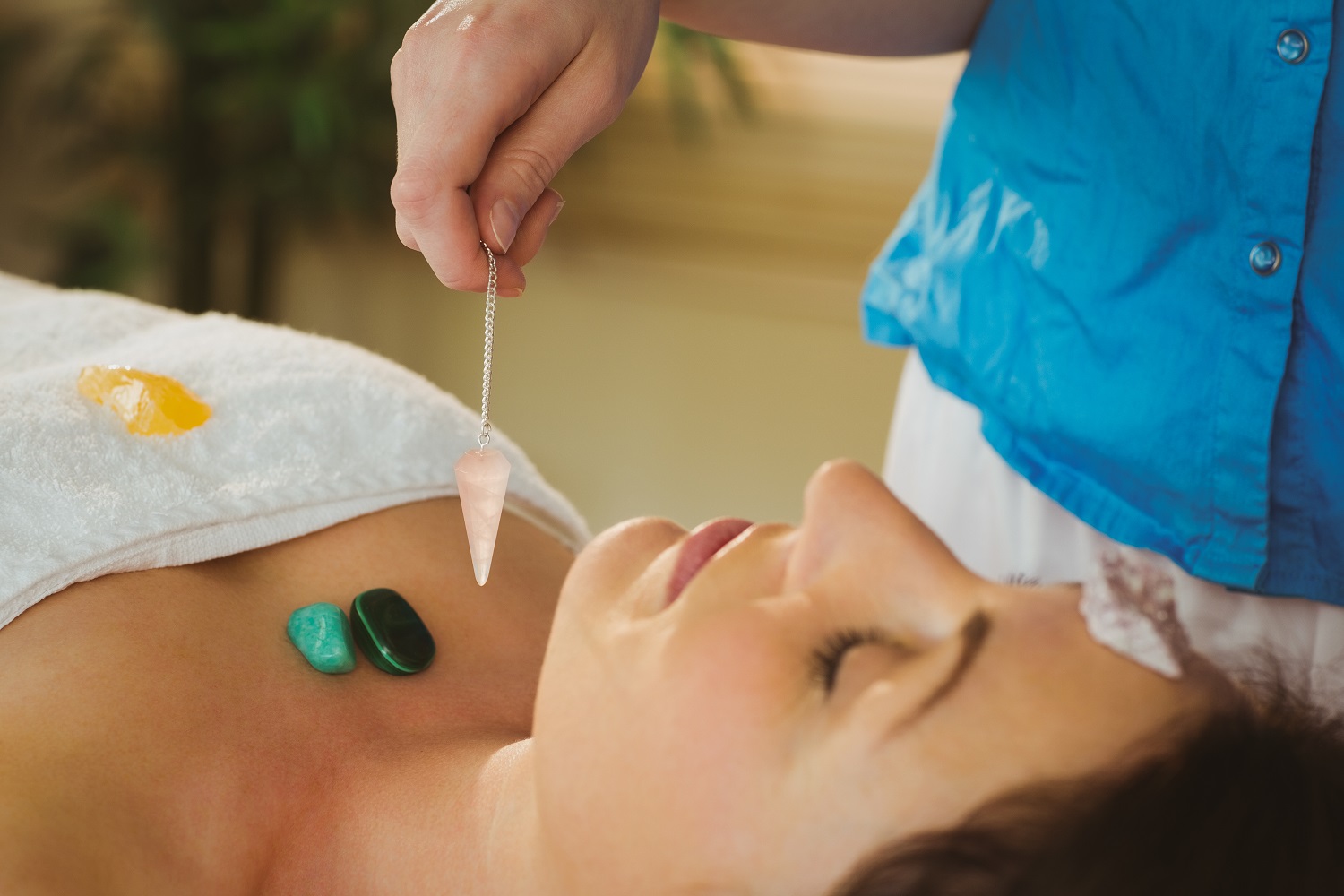 What is Crystal Therapy & Its Benefits?